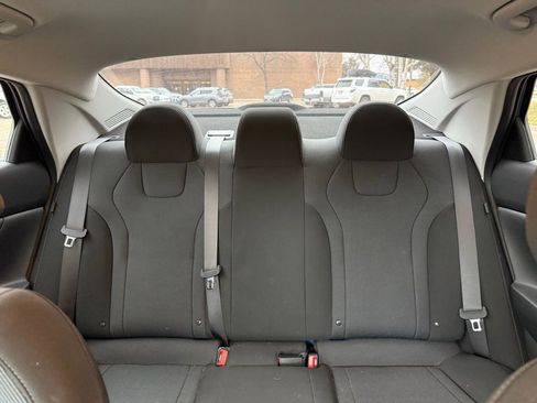 Used 2025 Hyundai Elantra SE image 19