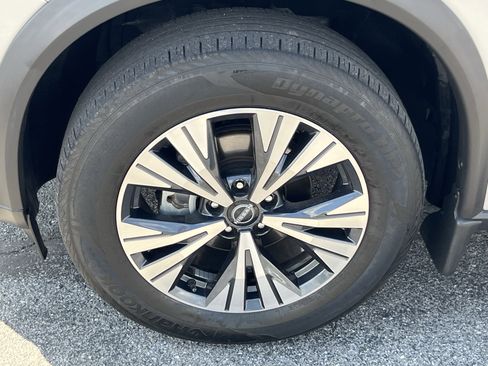 Used 2022 Nissan Rogue SV AWD/4WD image 13