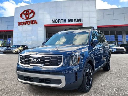 Used 2024 Kia Telluride S image 2