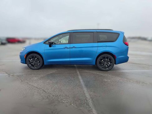 New 2026 Chrysler Pacifica Select image 6