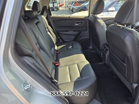 Used 2021 Nissan Rogue SL FWD image 18