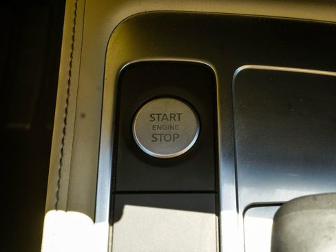 Used 2023 INFINITI QX60 Luxe w/ Performance Audio Package FWD image 24