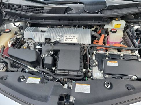Used 2016 Toyota Prius V Four FWD image 32