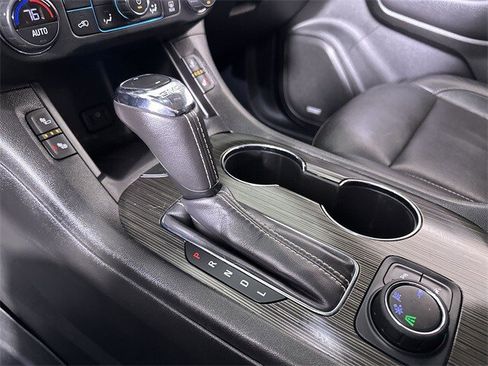 Used 2019 GMC Acadia SLT image 16