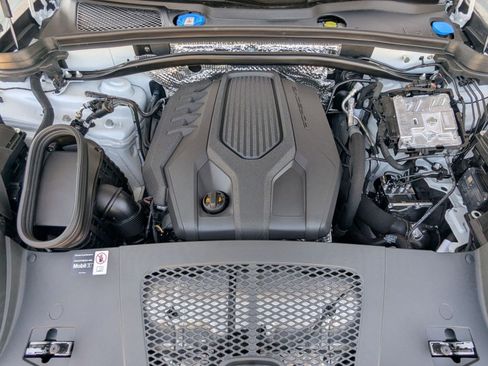 New 2026 Porsche Macan Turbo image 28