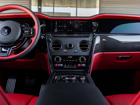 New 2026 Rolls-Royce Cullinan Black Badge image 37