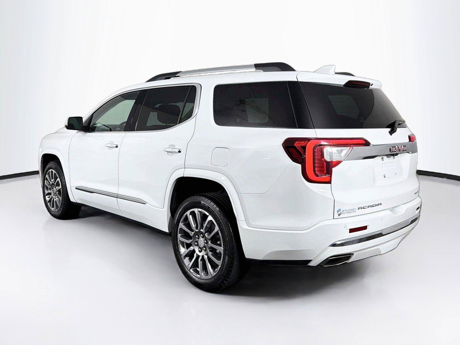Used 2023 GMC Acadia Denali w/ Denali Technology Package AWD/4WD image 9