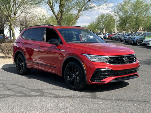 Certified 2024 Volkswagen Tiguan SE R-Line FWD image 6