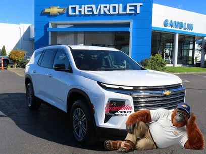 Used 2025 Chevrolet Traverse LT