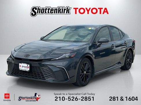 Used 2025 Toyota Camry SE w/ Convenience Package FWD image 1