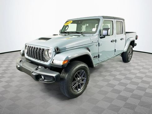 Certified 2025 Jeep Gladiator Sport AWD/4WD image 6