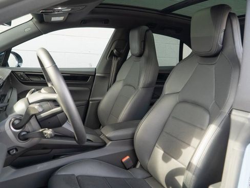 Certified 2025 Porsche Macan Electric image 5