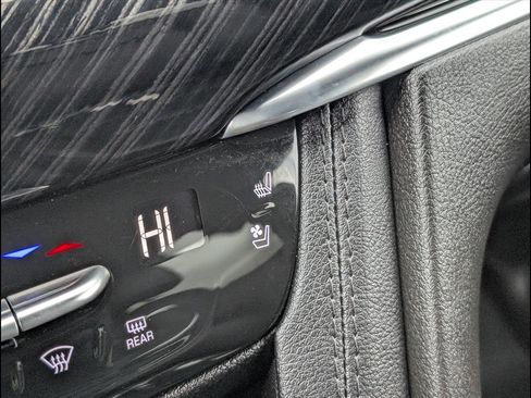 Used 2024 Cadillac XT6 Premium Luxury w/ Technology Package image 16