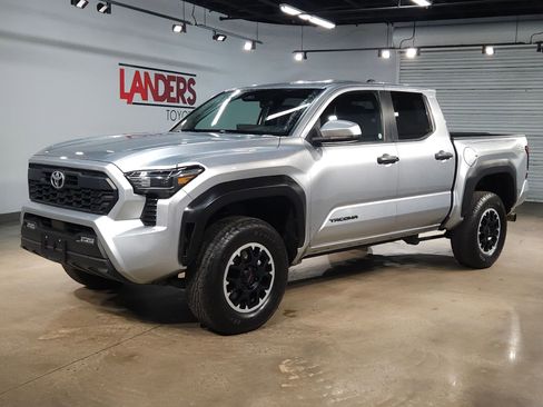 Used 2024 Toyota Tacoma TRD Off-Road AWD/4WD image 3