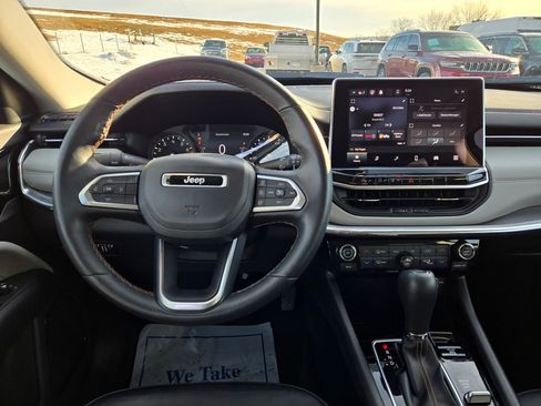 Used 2022 Jeep Compass Limited image 16