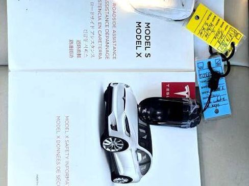 Used 2018 Tesla Model X 75D image 32