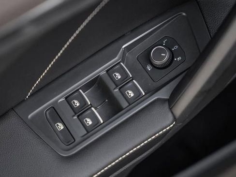 Used 2024 Volkswagen Tiguan SE image 34