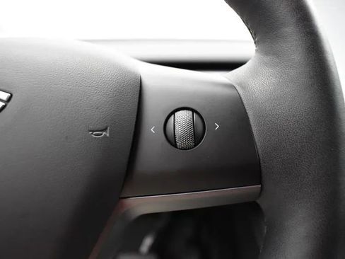 Used 2024 Tesla Model Y Long Range image 20