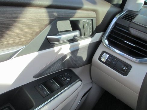 Certified 2025 GMC Acadia Denali w/ Super Cruise Package image 29