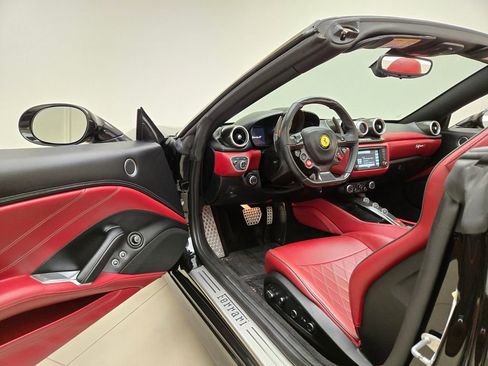 Used 2015 Ferrari California T RWD image 16
