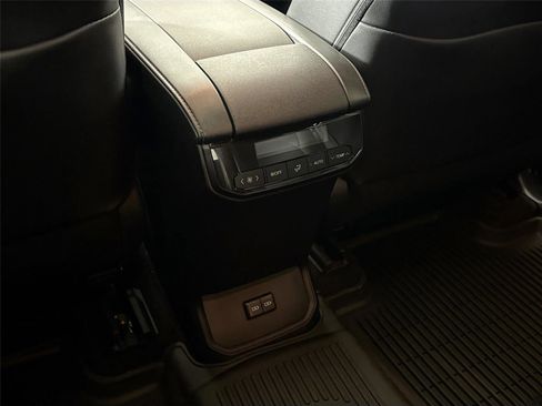 Certified 2025 Toyota Highlander XSE image 38