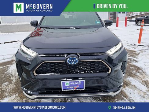 Used 2024 Toyota RAV4 SE w/ Weather & Moonroof Package image 7