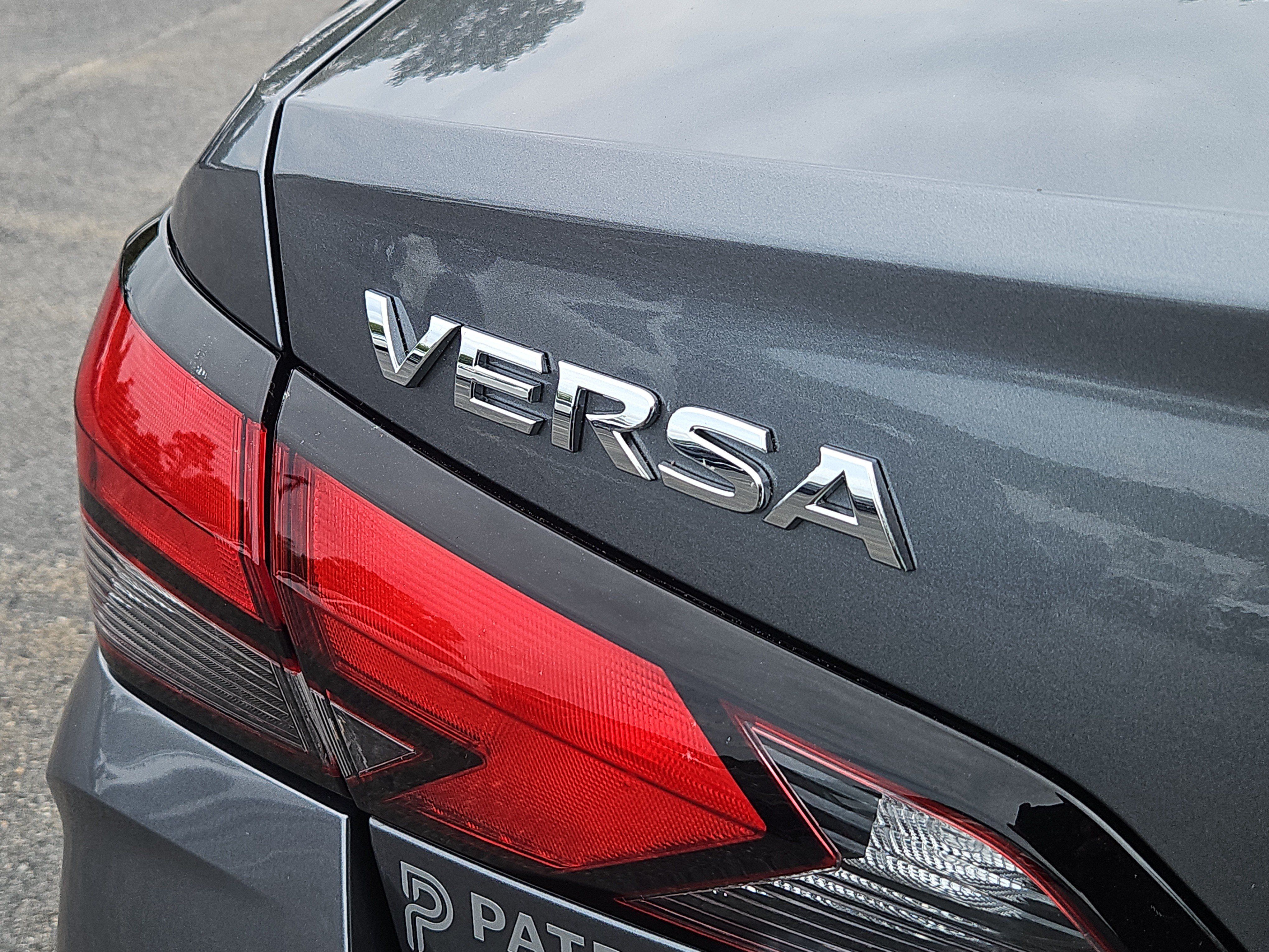 Used 2022 Nissan Versa S FWD image 5