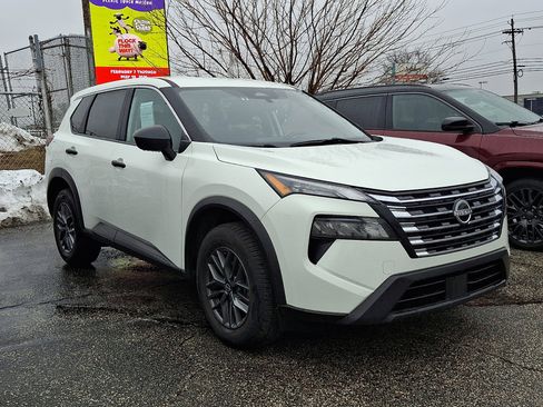 Used 2024 Nissan Rogue S image 3