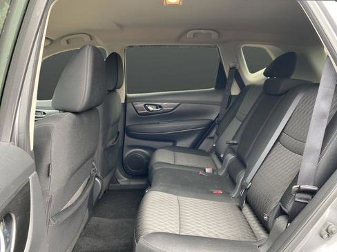 Used 2017 Nissan Rogue SV w/ SV Premium Package image 28