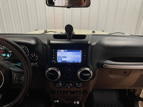 Used 2011 Jeep Wrangler Unlimited Rubicon w/ Connectivity Group AWD/4WD image 35