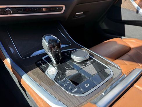 Used 2022 BMW X5 xDrive40i w/ M Sport Package image 12