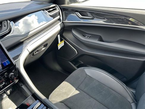 New 2025 Jeep Grand Cherokee Trailhawk w/ Advanced Protech Group II image 17