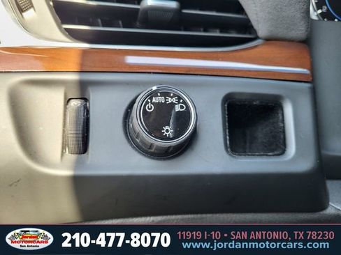 Used 2019 Cadillac Escalade ESV Premium Luxury RWD image 25