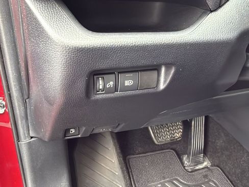 Used 2019 Toyota RAV4 LE image 12