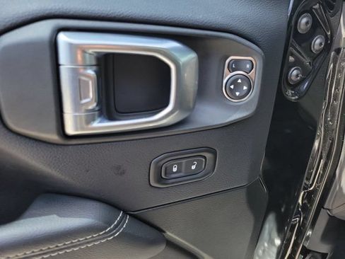 Used 2022 Jeep Wrangler Unlimited Sahara 4xe AWD/4WD image 20