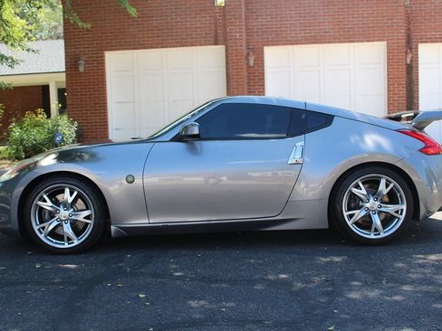 Used 2010 Nissan 370Z Touring w/ Sport Pkg RWD image 2