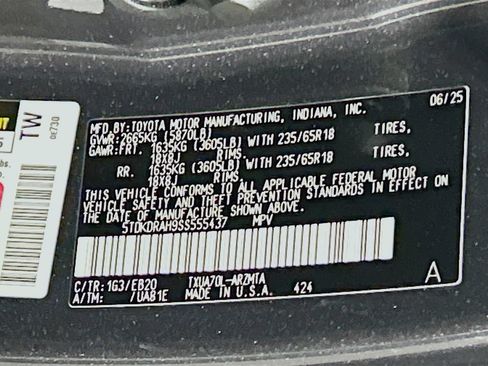 Used 2025 Toyota Highlander XLE FWD image 31