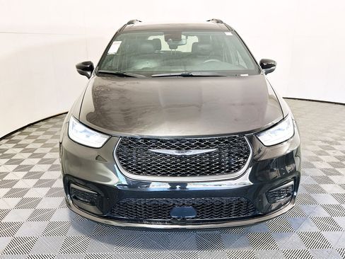 Used 2023 Chrysler Pacifica Touring-L w/ S Appearance Package FWD image 8