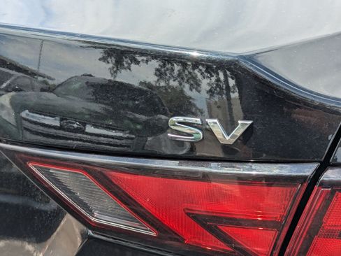 Used 2024 Nissan Sentra SV FWD image 8