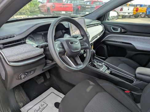 Used 2023 Jeep Compass Sport image 9