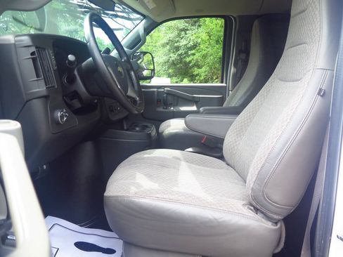 Used 2016 Chevrolet Express 3500 LT w/ LT Preferred Equipment Group RWD image 7