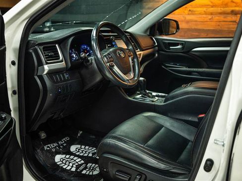 Used 2016 Toyota Highlander XLE FWD image 9