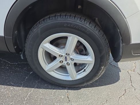 Certified 2018 Ford Explorer XLT image 3