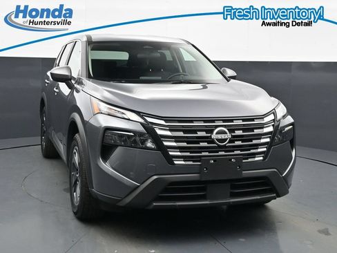 Used 2025 Nissan Rogue SV FWD image 1