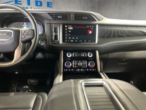 Used 2024 GMC Yukon XL Denali AWD/4WD image 21