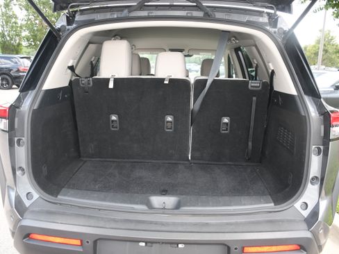 Used 2024 Nissan Pathfinder SV FWD image 17