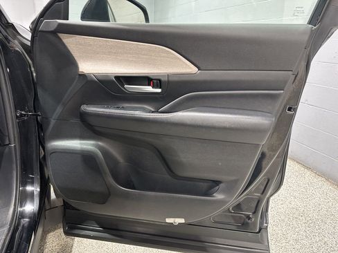 Certified 2024 Toyota Grand Highlander Platinum image 17