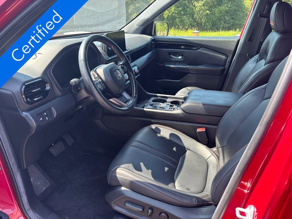 Used 2025 Honda Pilot TrailSport image 10