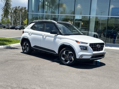 New 2025 Hyundai Venue Limited image 2