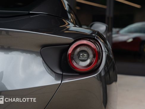 Used 2020 Ferrari Portofino RWD image 15
